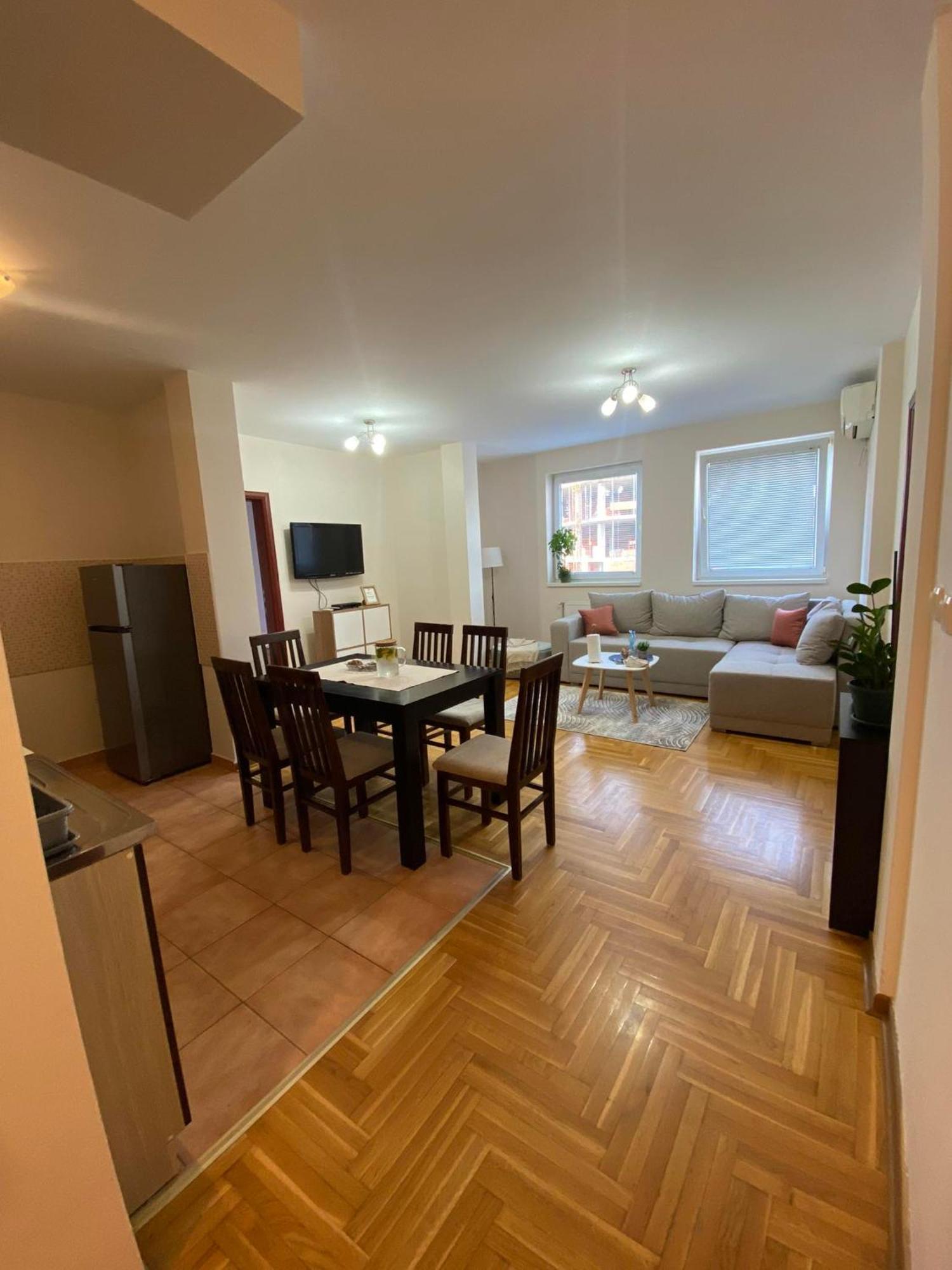 D Apartment Free Private Parking Fast Wi-Fi ノヴィ・サド エクステリア 写真